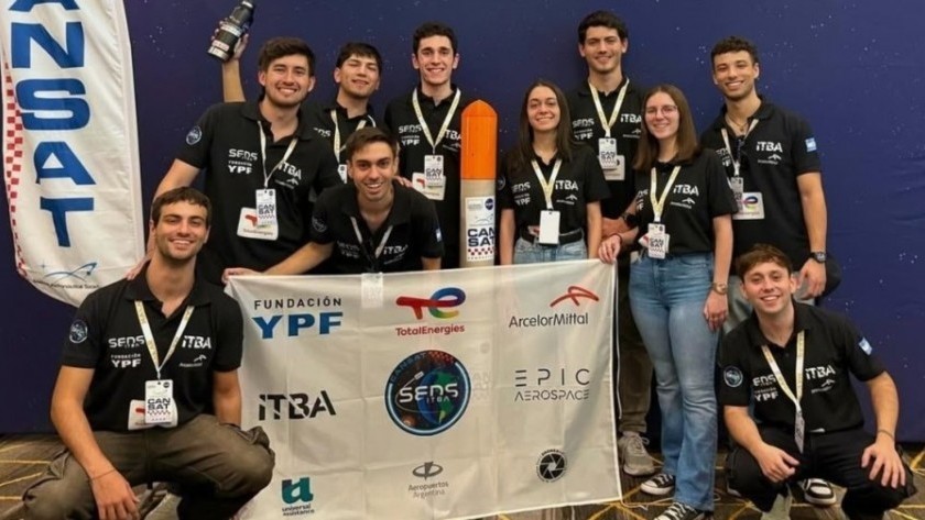 Jóvenes argentinos salieron campeones del mundial de ingeniería aeroespacial de la NASA