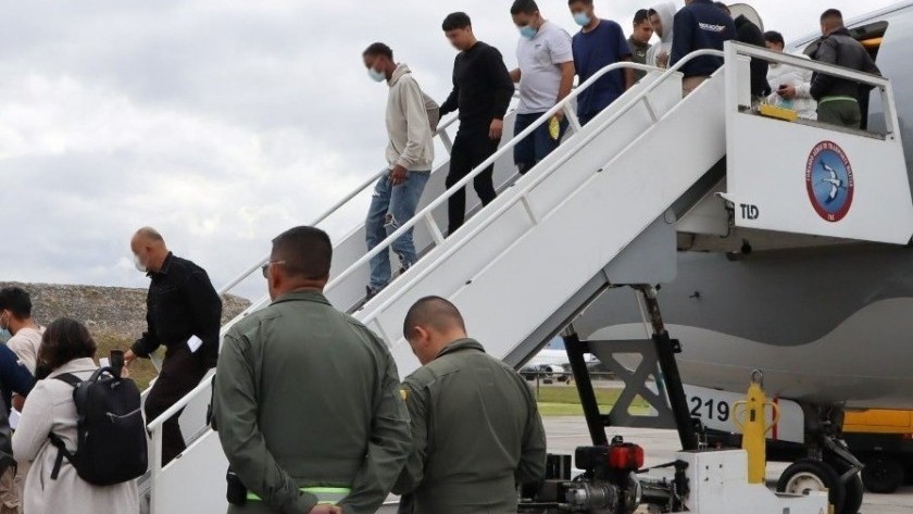 Así fue la llegada a Ezeiza de los argentinos deportados por el gobierno de Donald Trump