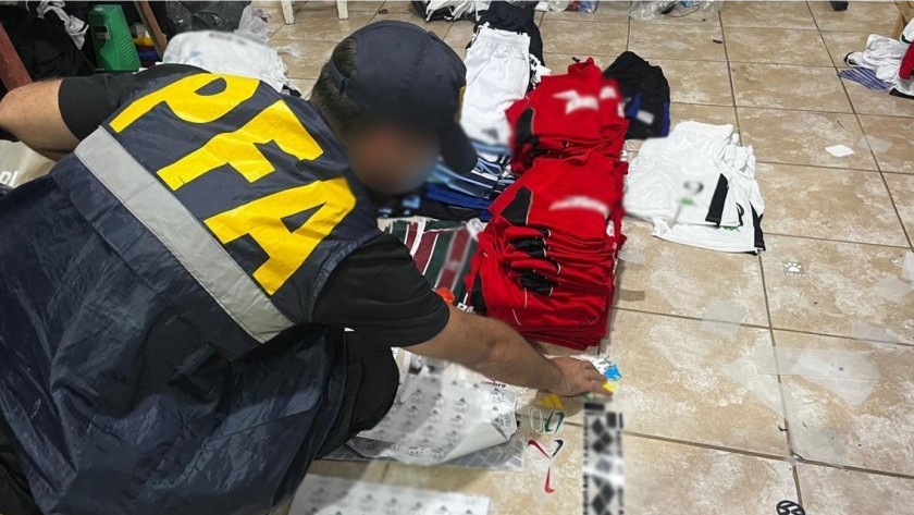 Rescatan a tres personas explotadas laboralmente en dos talleres textiles de Lanús