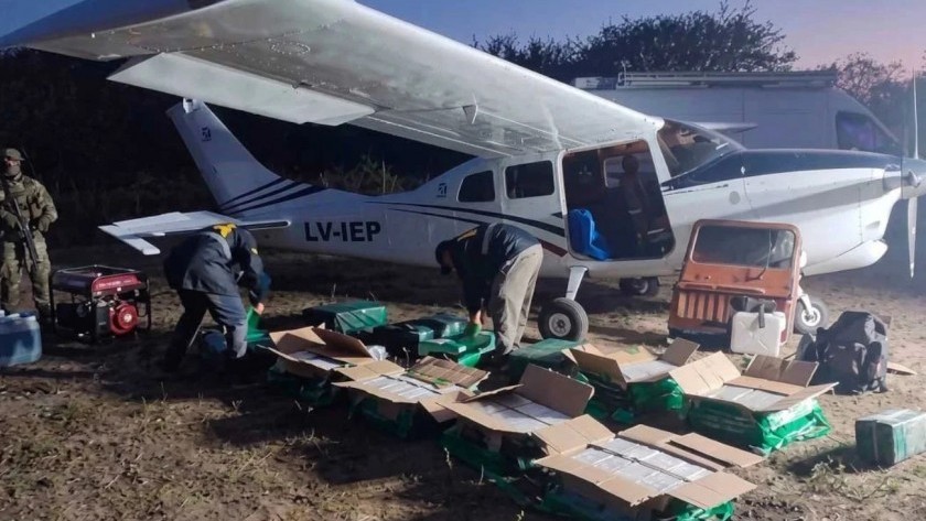 Interceptaron una avioneta en Santa Fe y secuestraron más de 400 kilos de cocaína