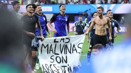 Reino Unido pidió a la FIFA investigar a la Argentina por la bandera de Malvinas en la semifinal