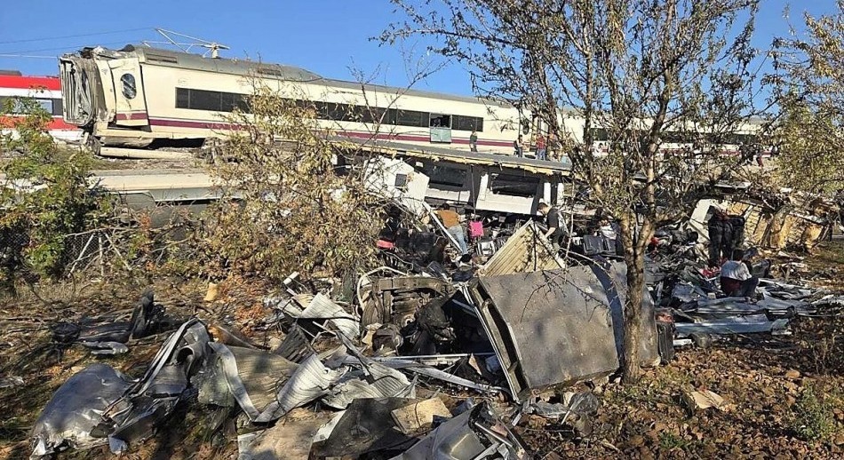 Tragedia en España: ya son al menos 68 los muertos tras el choque de trenes de alta velocidad